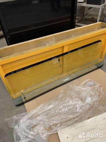 Стекло лобовое Land Rover Defender