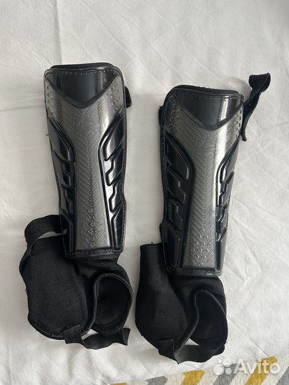 Футбольные щитки