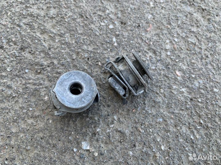 Крепеж фары BMW