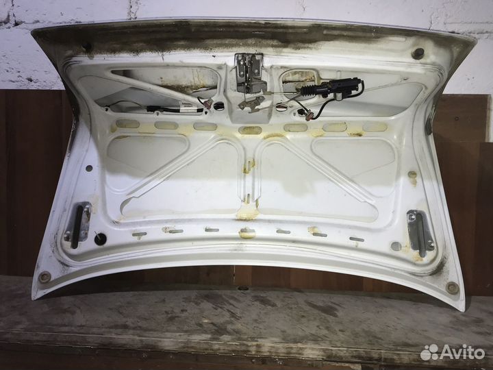 Крышка багажника на LADA priora