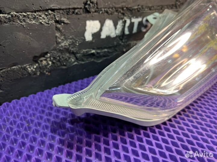 Габарит передний правый Nissan Leaf AZE0-061302