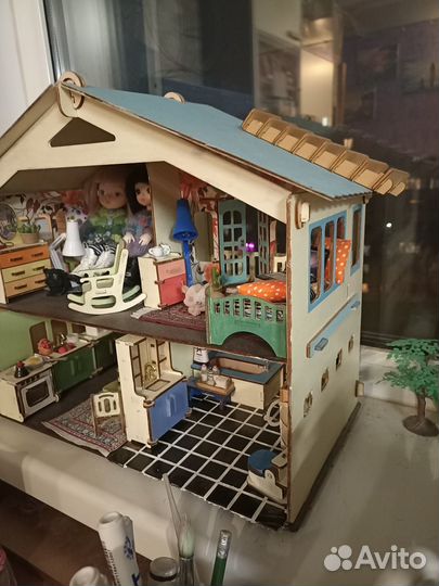 Кукольный домик с мебелью
