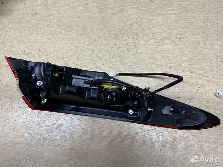 Фонарь задний правый GR-Sport Toyota Camry 75