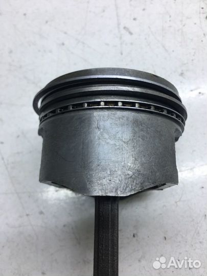 Поршень с шатуном Nissan Cube Z10 CG13DE