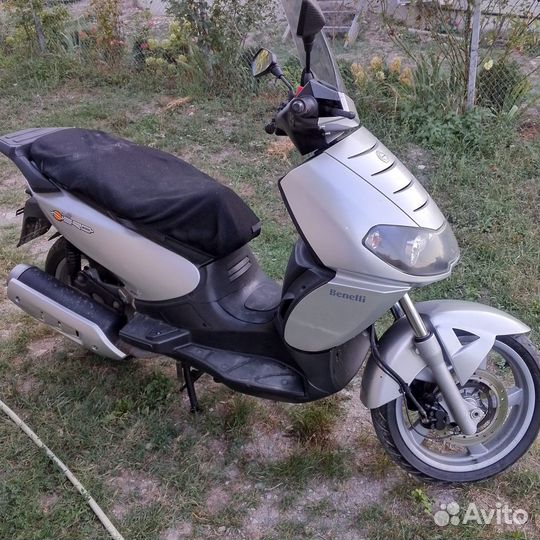Макси Скутер Benelli Caffe Nero 250