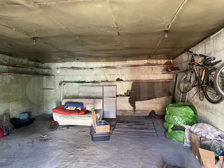 Гараж, > 30 м²