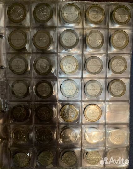 Коллекция монет и купюр