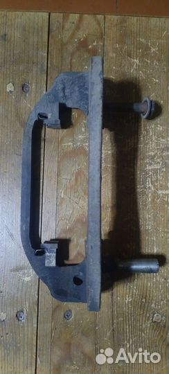 Скоба суппорта Toyota Town Ace noah sr50 2000