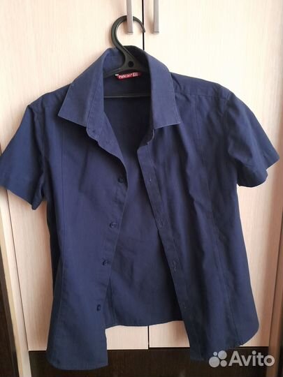 Продам рубашку для мальчика в школу