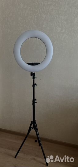 Кольцевая лампа со штативом