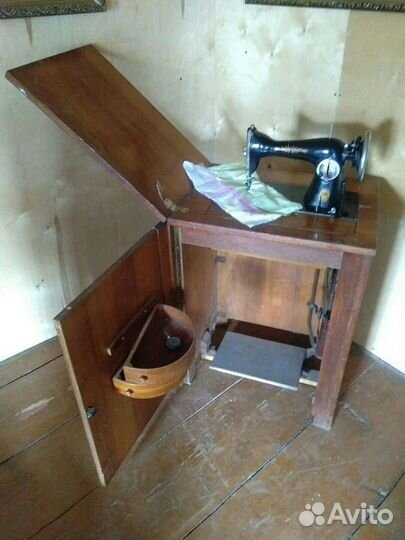 Швейная машина Подольск с ножным приводом