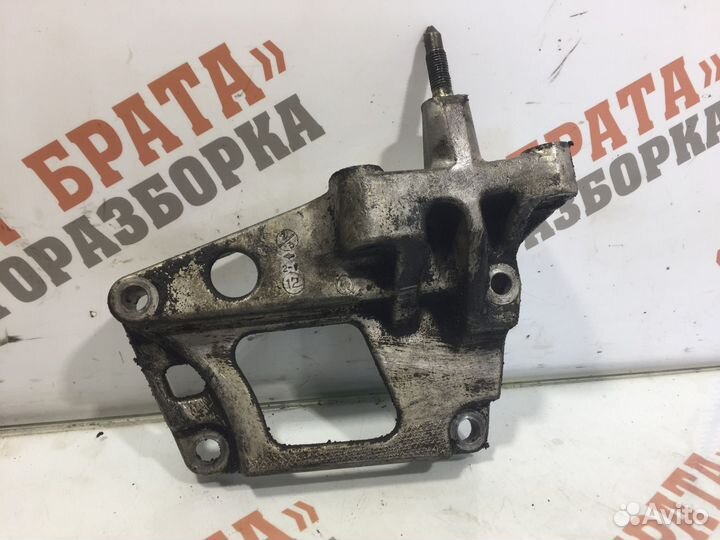 Ниссан Кронштейн подушки двигателя правый