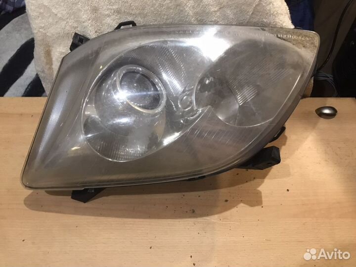 Фара правая Тойота Авенсис 2006 г