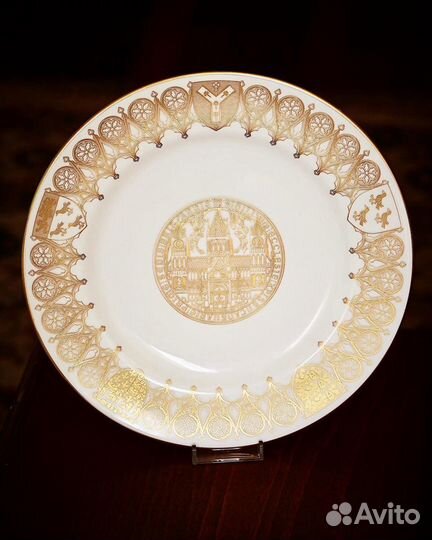 Spode тарелка посвященная Томасу Бекету, Англия