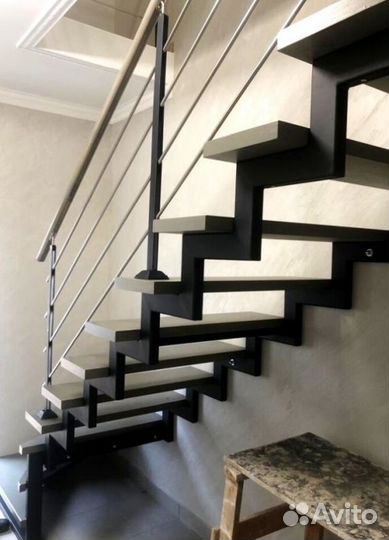 Каркас лестницы из металла