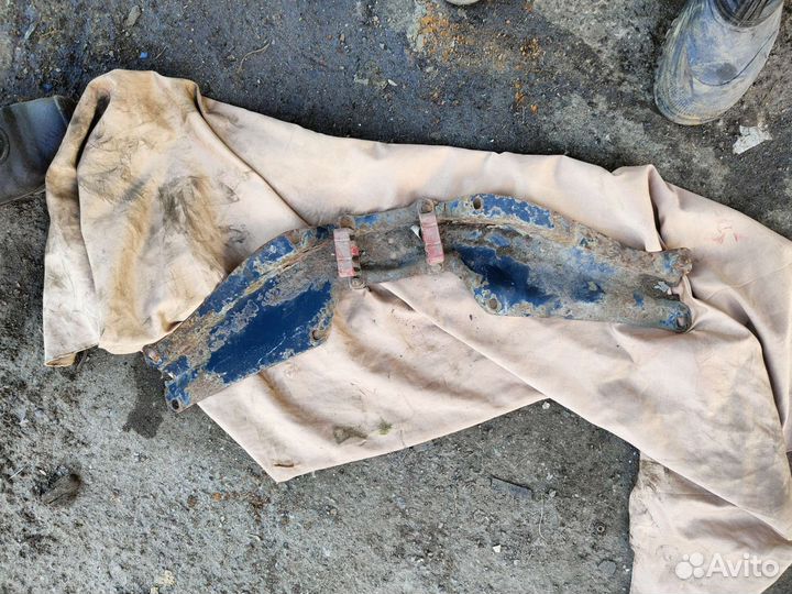 Крепление глушителя шкода октавия тур А4