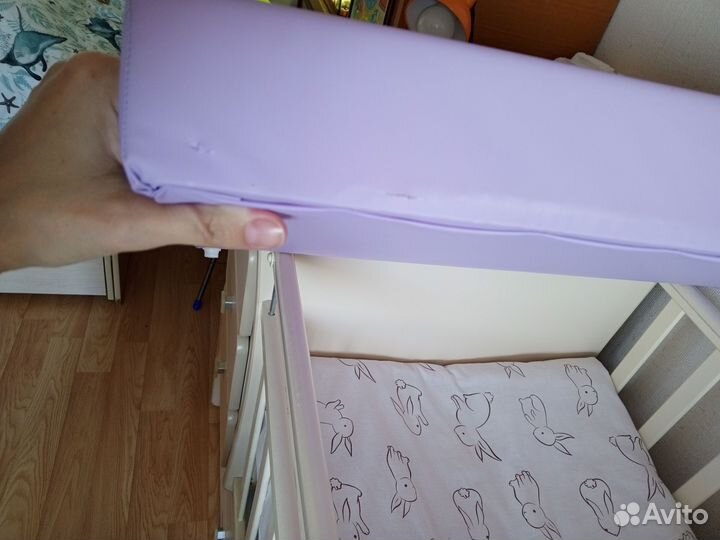 Пеленальная доска на кроватку