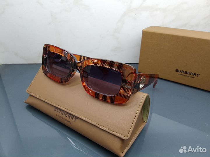 Burberry очки с чехлом