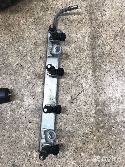 Топливная рампа Мицубиси Ланцер 10. 1.6 1465A332