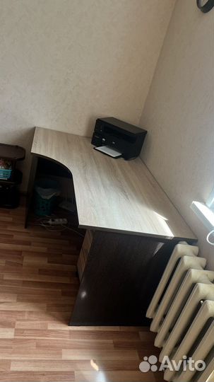 Компьютерный письменный стол