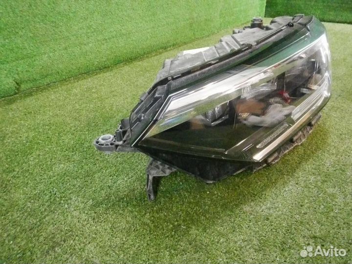 Фара левая Volkswagen Polo