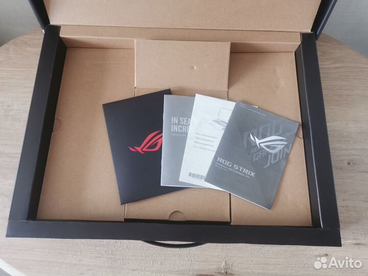 Коробка от ноутбука Asus ROG Strix GL731G
