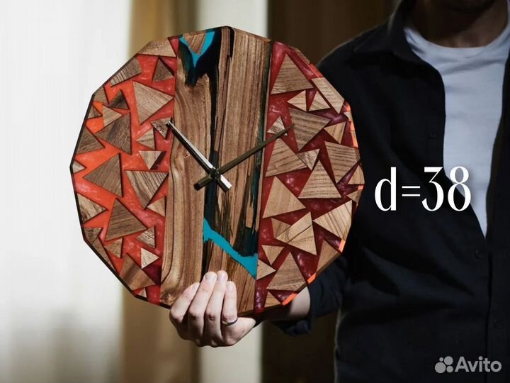 В наличии часы река из слэба и эпоксидной смолы