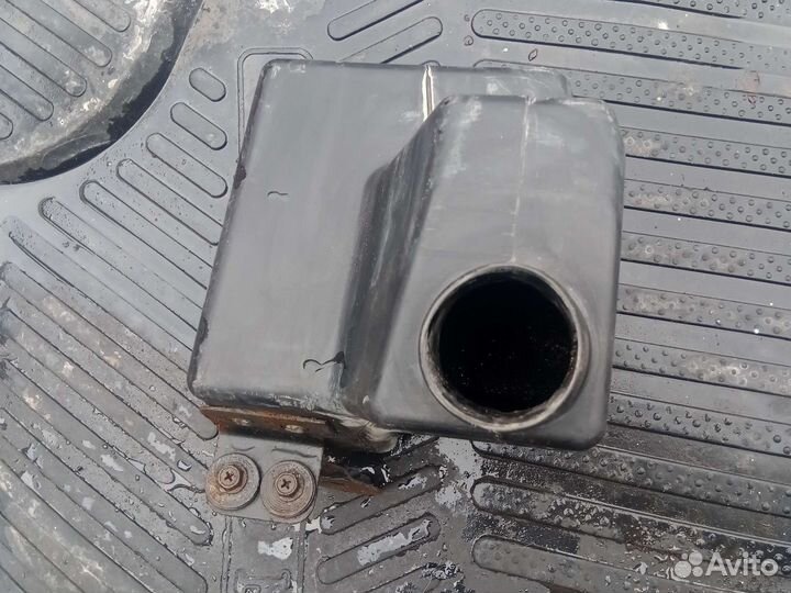 Резонатор воздушного фильтра на Киа спектра