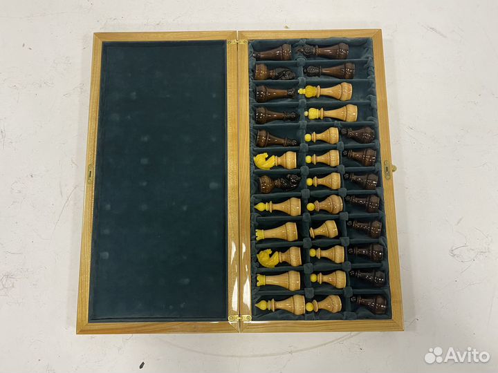 Набор шахмат в янтаре