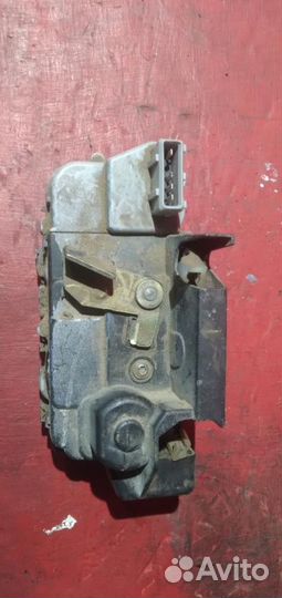 Калина замок двери задний правый 4 контакта