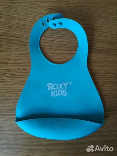 Нагрудники и пелёнки новые, цена за всё