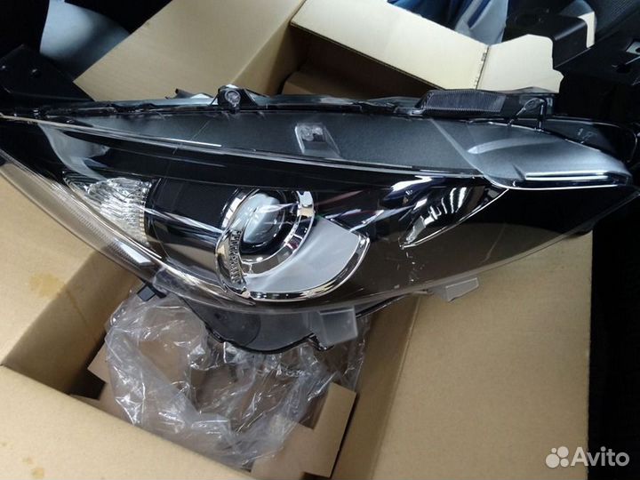 Фара передняя правая Мазда 3 BM 2013