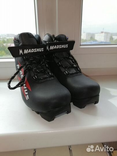 Горные лыжи 140, палки, ботинки