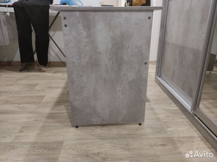 Письменный стол