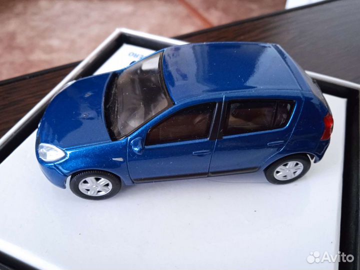 Модель Renault Sandero масштаб 1:43