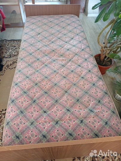 2 кровати полуторки с матрасами