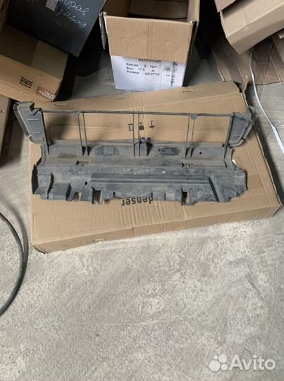 Нижний диффузор радиатора Mercedes C w204