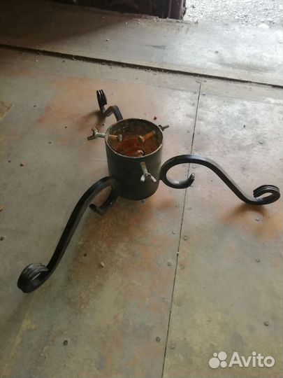 Подставка кованая с зажимами