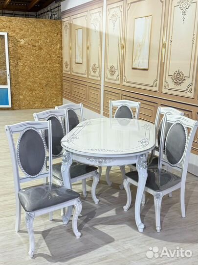 Стол и стулья