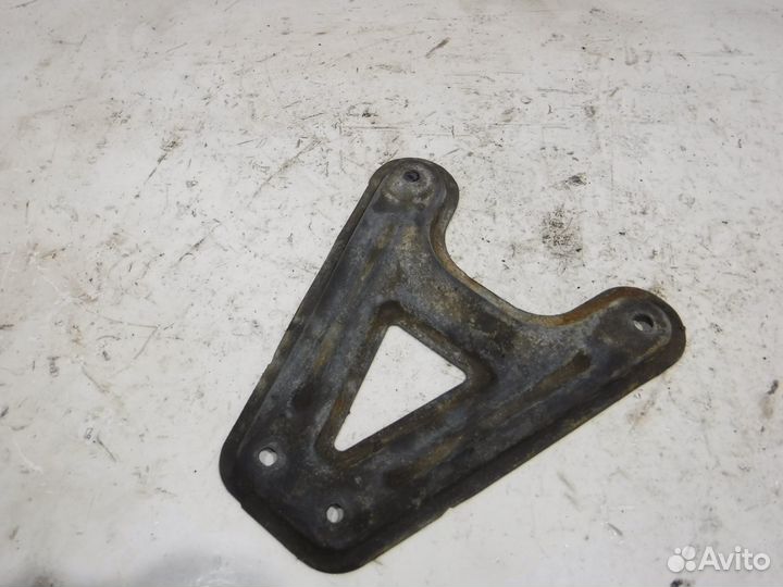 Кронштейн пер. балки Renault Kangoo 1