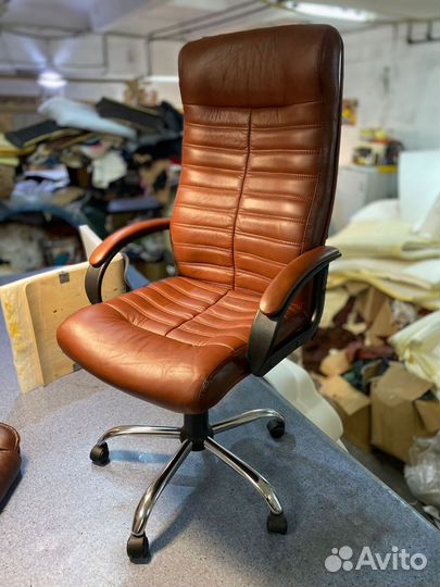 Офисное кресло