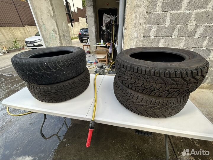 Kormoran Snow 215/60 R16 99H