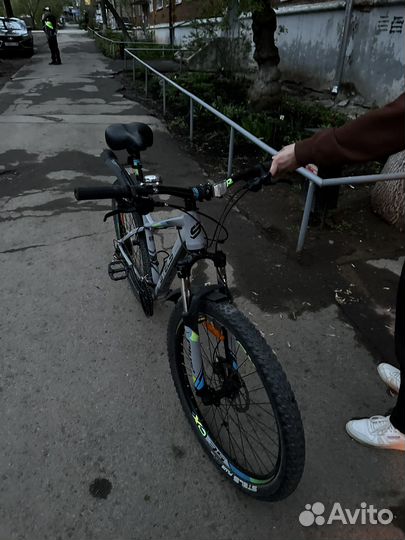 Велосипед stels adrenalin md 27.5 v010 серый