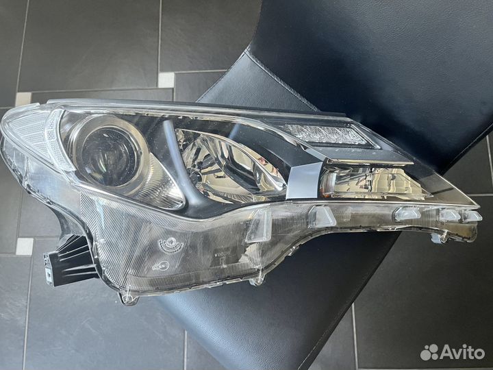 Фара передняя правая toyota rav4 40