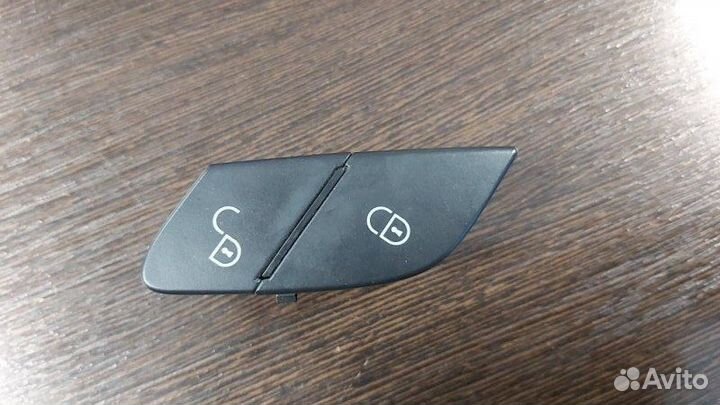 Кнопка блокировки центрального замка Mercedes Gl