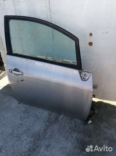Дверь передняя правая Toyota Auris ZRE151