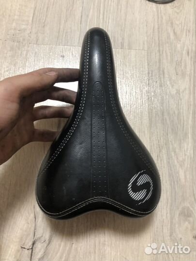 Велозапчасти. седло, штыри подседельные