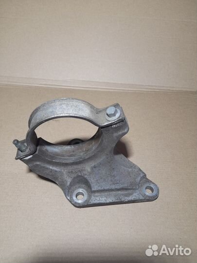 Кронштейн подвесного подшипника приводного вала