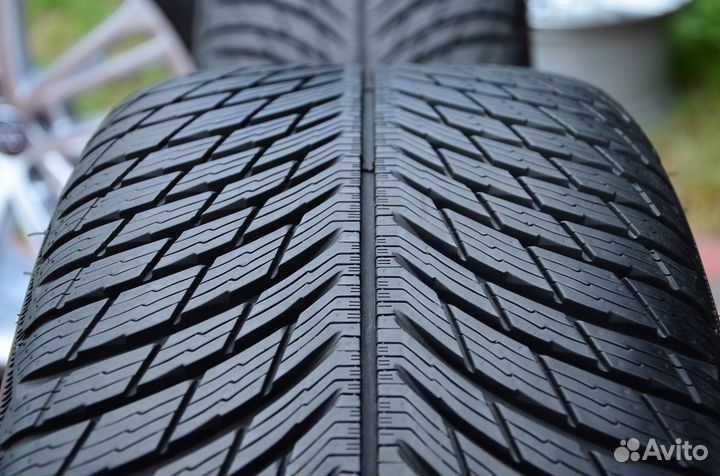 Michelin Alpin 5 255/40 R21 и 285/35 R21 105W