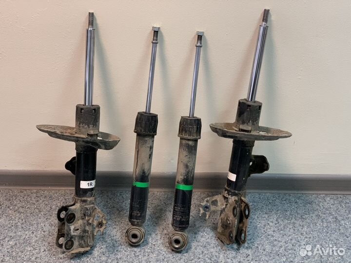 Toyota Camry 70 Амортизатор задний левый правый